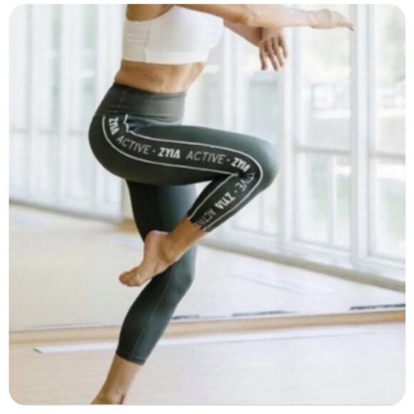 ZYIA Active Olive Green Logo Light N Tight High Rise Capri Leggings Size 4 - Picture 1 of 7